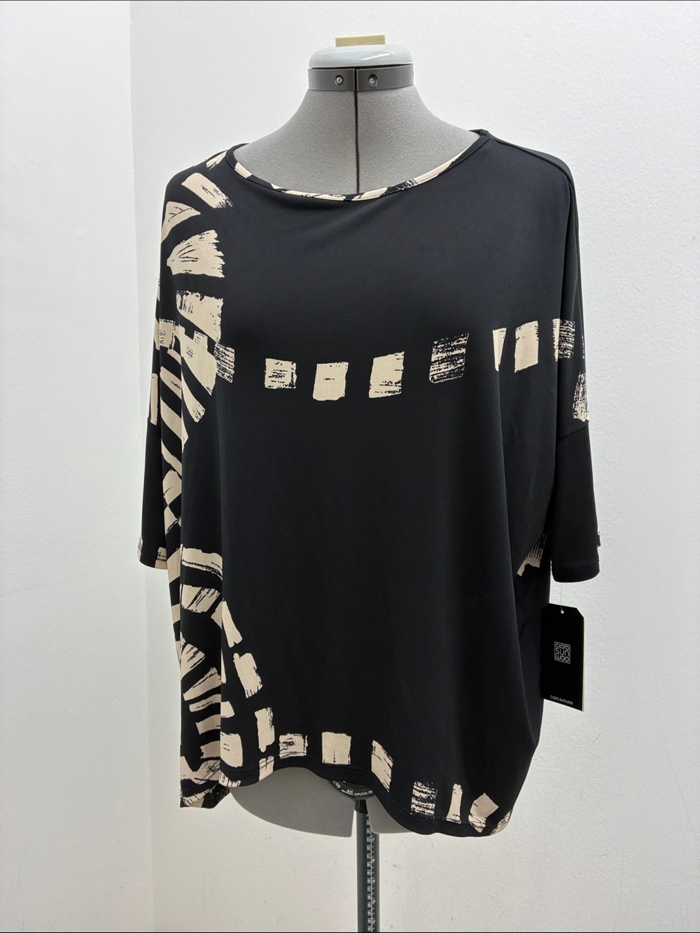 CLARA SUNWOO Black Short-Sleeve Top with Cream Brushstroke Print